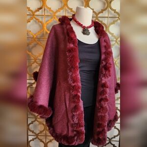 Boutique Item✨️ Soft Red Faux Fur Wrap. Add a touch of glamour✨️ Freesize
